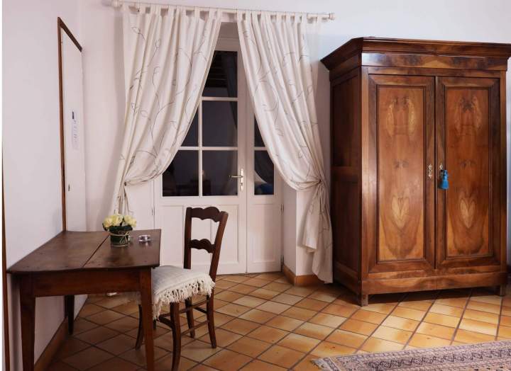 Coin de pièce au carrelage en terre cuite Niort