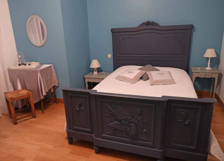 Chambre avec lit en bois Niort